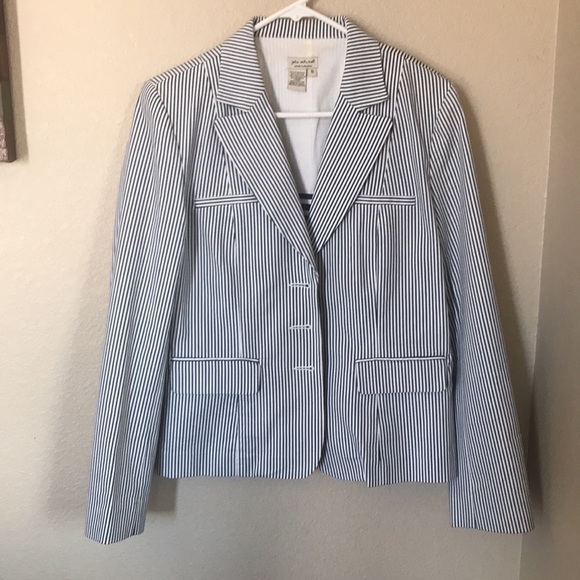 Beautiful blazer - Picture 1 of 10